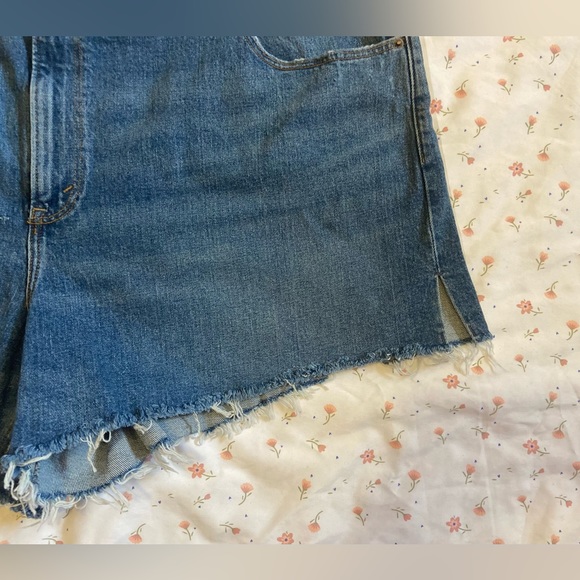 NWT Abercrombie and Fitch- High Rise 4 Inch Mom Short- Size 36/22 - Picture 5 of 12